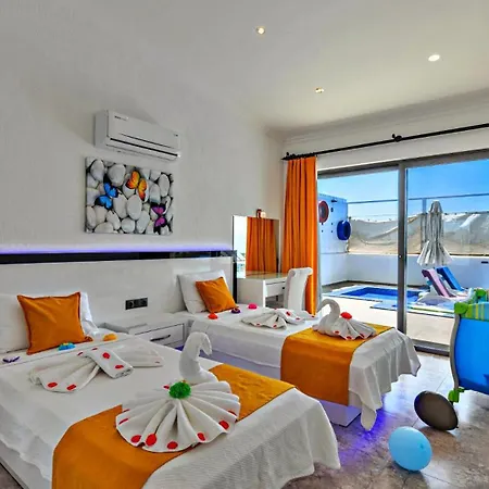 2 Bedroom In Uzumlu - Private Pool,garden And Jacuzzi Vila *