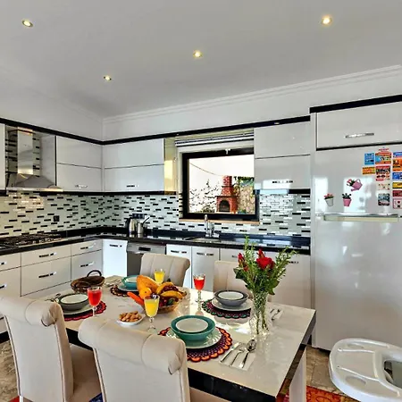 2 Bedroom In Uzumlu - Private Pool,garden And Jacuzzi Vila *