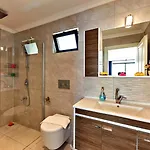 Vilă 2 Bedroom In Uzumlu - Private Pool,garden&jacuzzi Kalkan