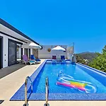 2 Bedroom In Uzumlu - Private Pool,garden&jacuzzi Vilă Kalkan