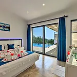 2 Bedroom In Uzumlu - Private Pool,garden&jacuzzi