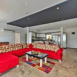 Vilă 2 Bedroom In Uzumlu - Private Pool,garden&jacuzzi Kalkan